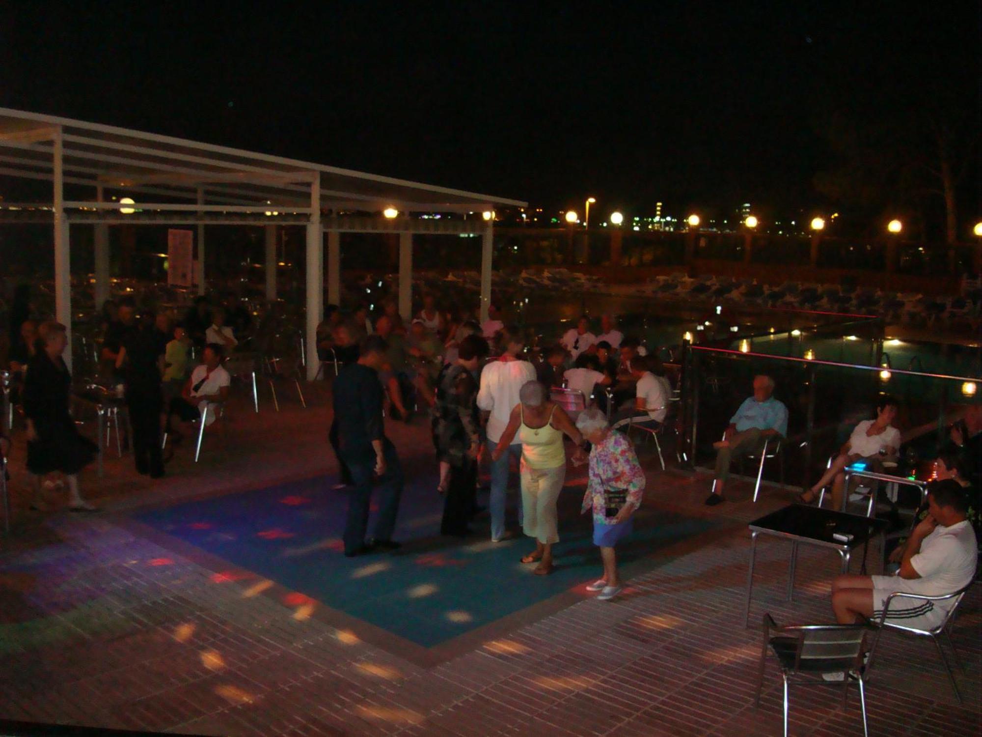 Hotel Univers Roses Dış mekan fotoğraf