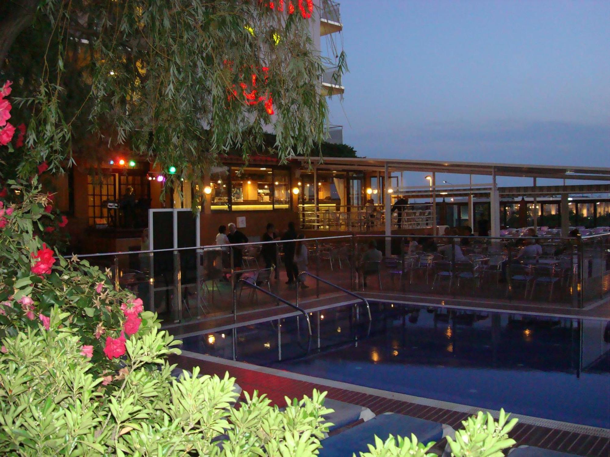 Hotel Univers Roses Dış mekan fotoğraf