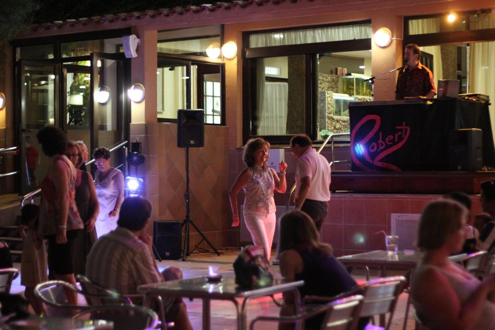 Hotel Univers Roses Dış mekan fotoğraf