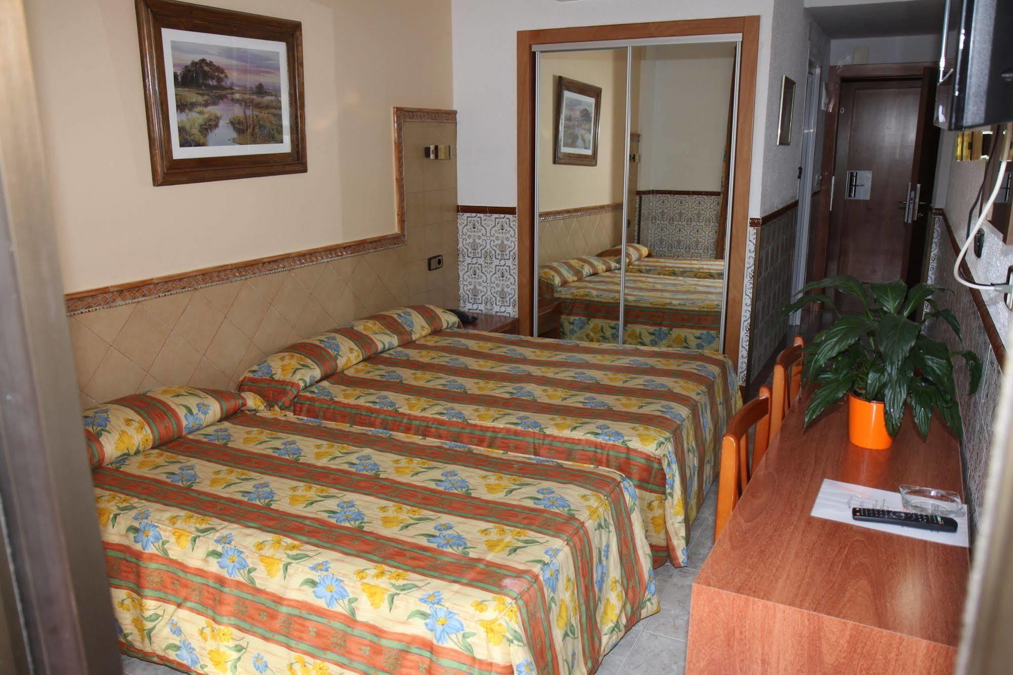 Hotel Univers Roses Dış mekan fotoğraf