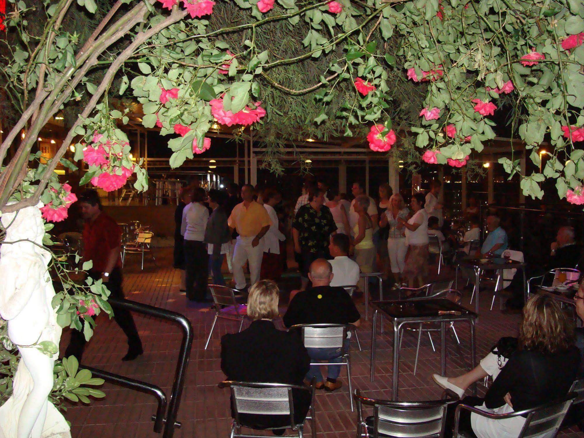 Hotel Univers Roses Dış mekan fotoğraf