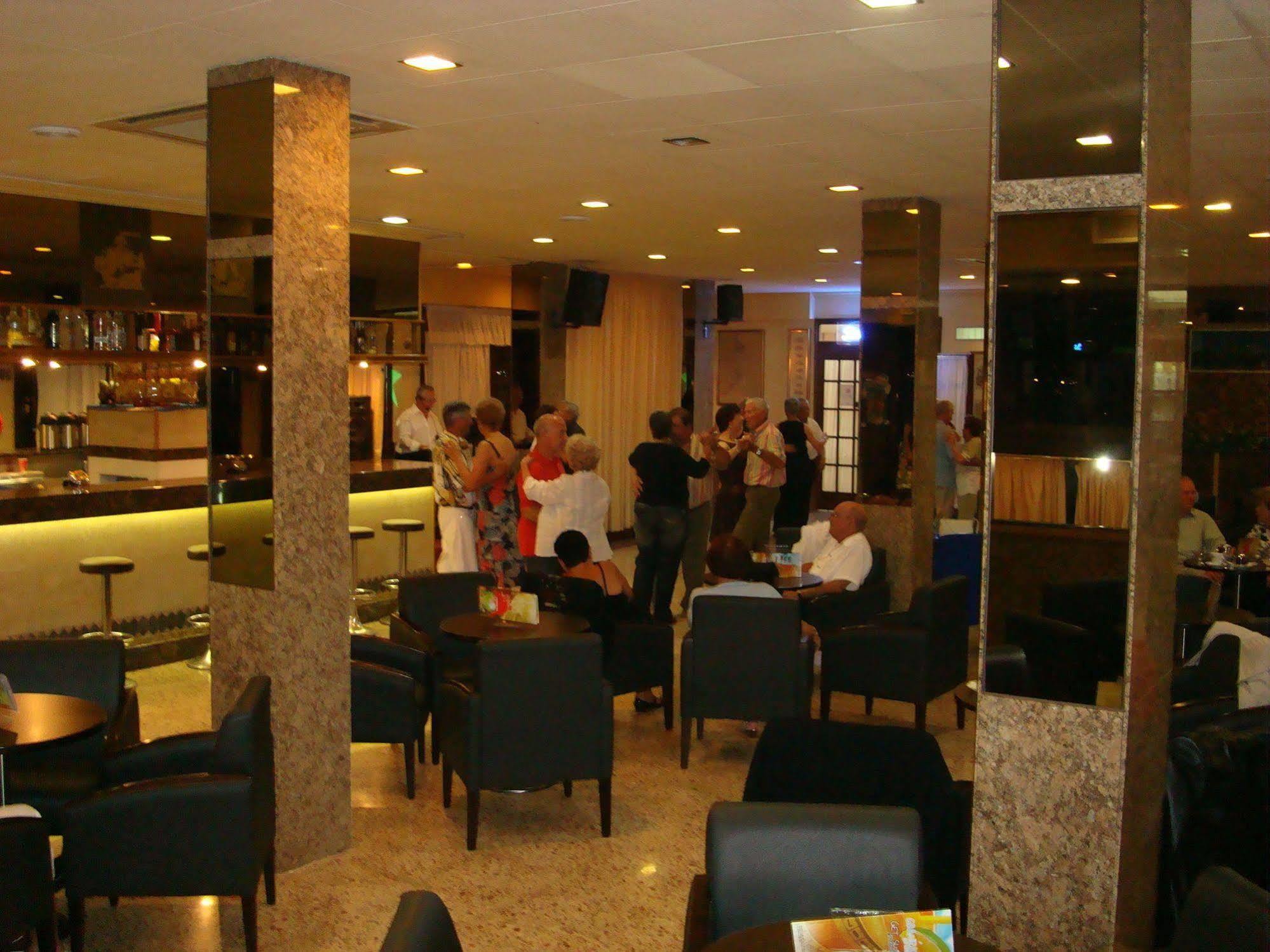 Hotel Univers Roses Dış mekan fotoğraf